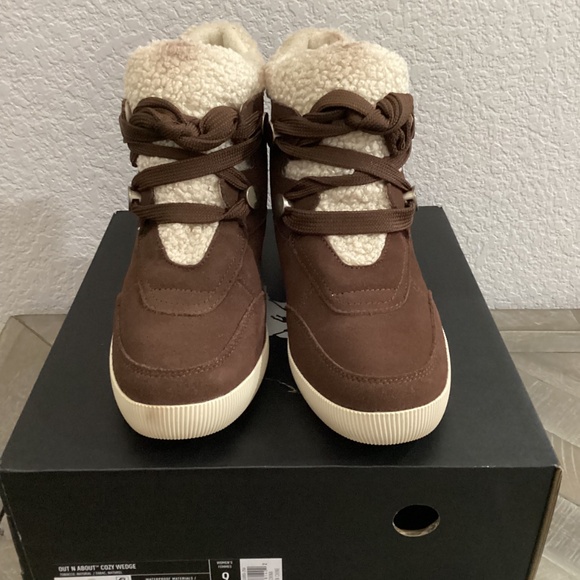 SOREL Out N About Faux Shearling Bootie (Women), size 9 - Picture 8 of 9